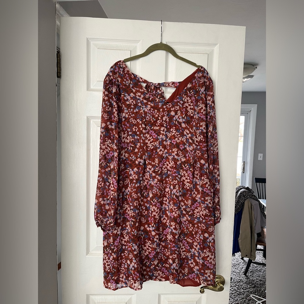 Women’s dress MSK extra large- but fit me and I am a size 10.